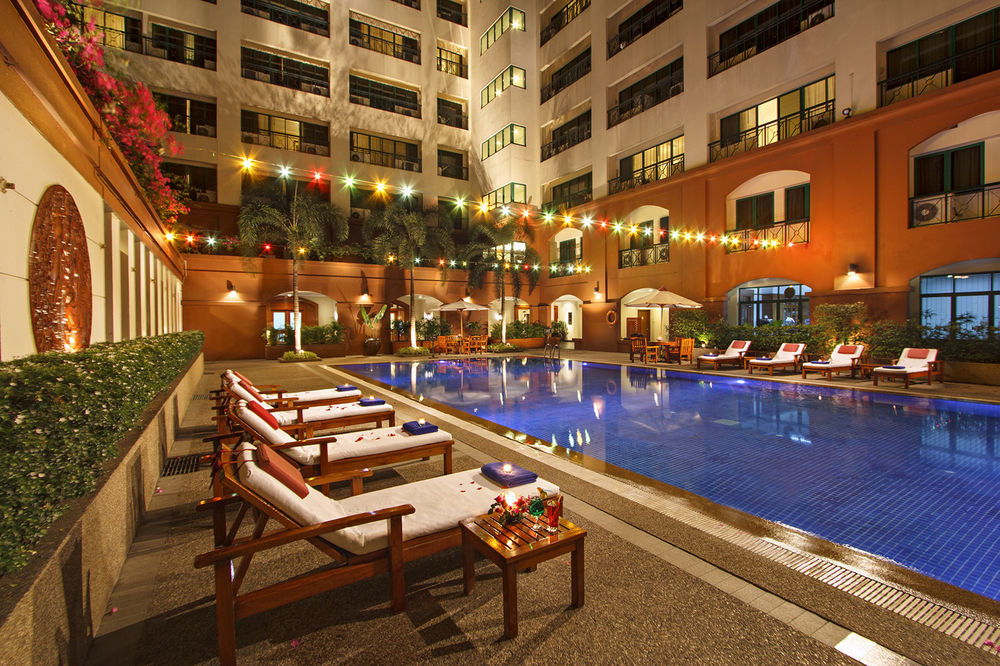 Mercure Kaba Aye 4*