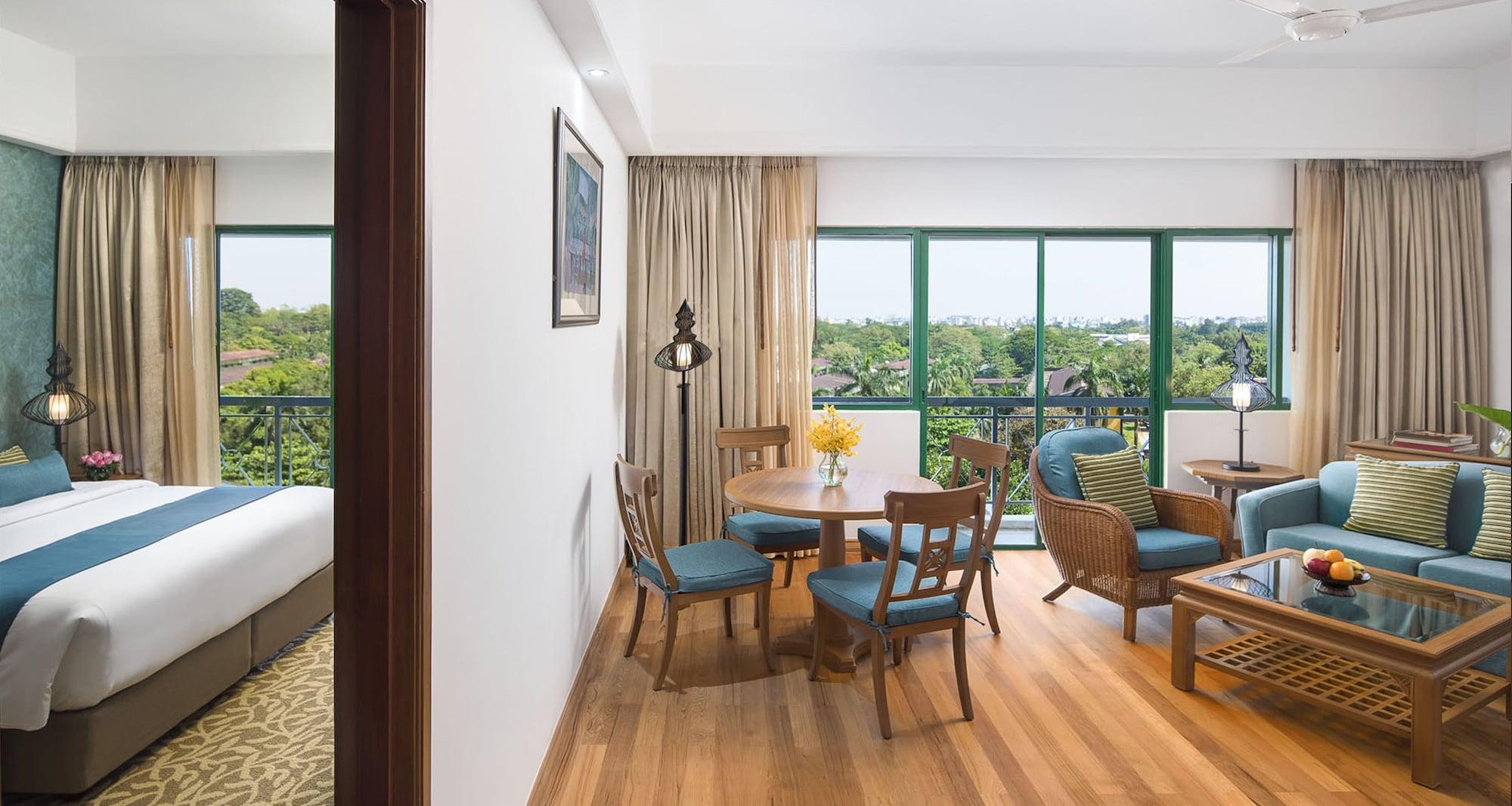 Hotel Mercure Kaba Aye 4*